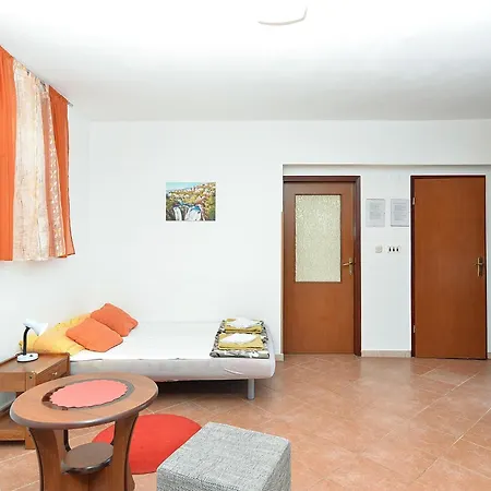 Appartamento With Parking Space Stinjan, - 20816 Pola