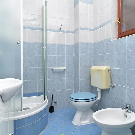 With Parking Space Stinjan, - 20816 Appartamento Pola