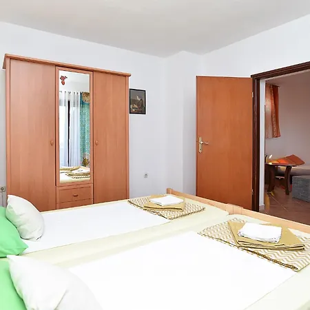 Appartamento With Parking Space Stinjan, - 20816 Pola